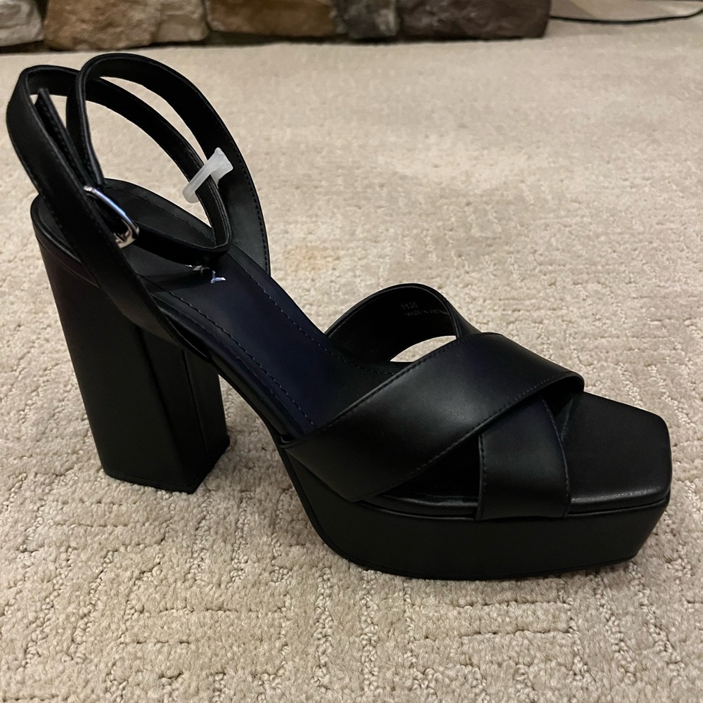 Lisa Vicky Block Heel Sandals - Picture 3 of 9